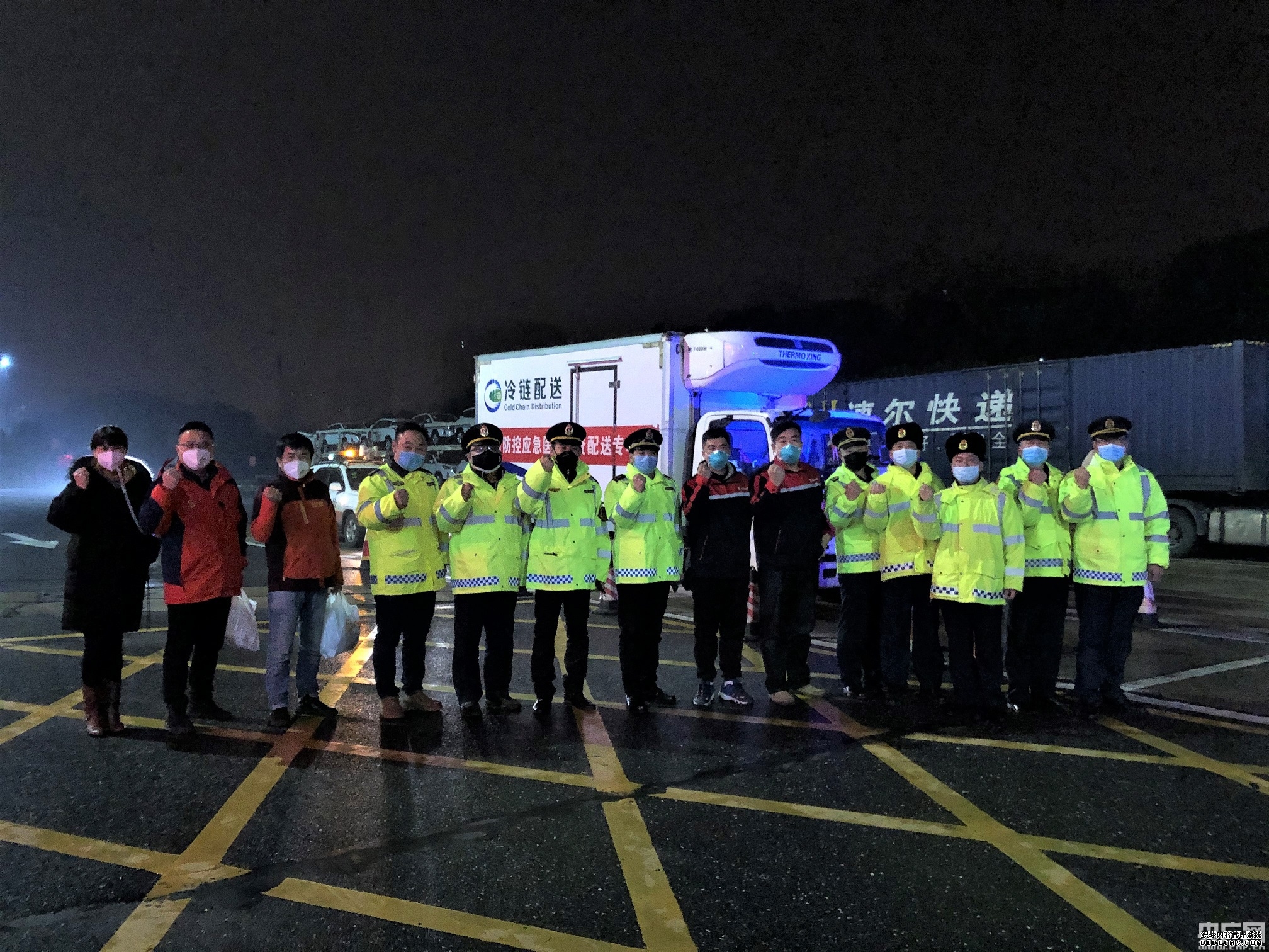 兴平市道路爆胎救援_附近拖车电话_大货车救援服务电线小时高速救援